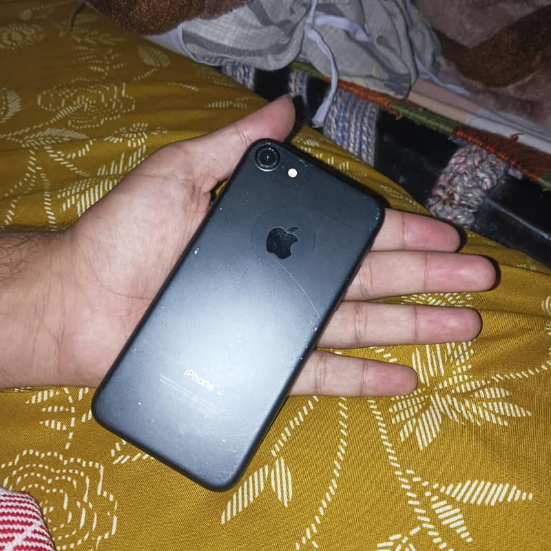 Apple iPhone 7 1