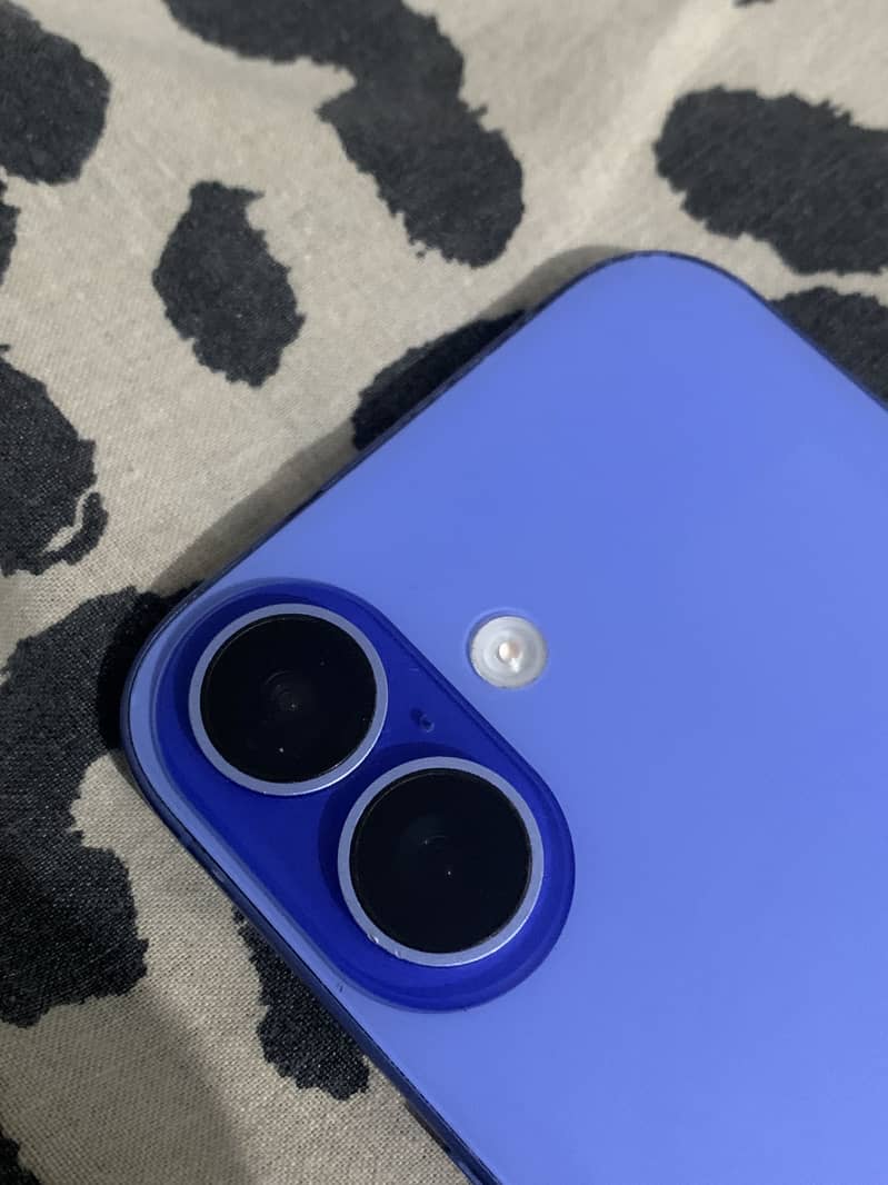 Apple iPhone 16 2
