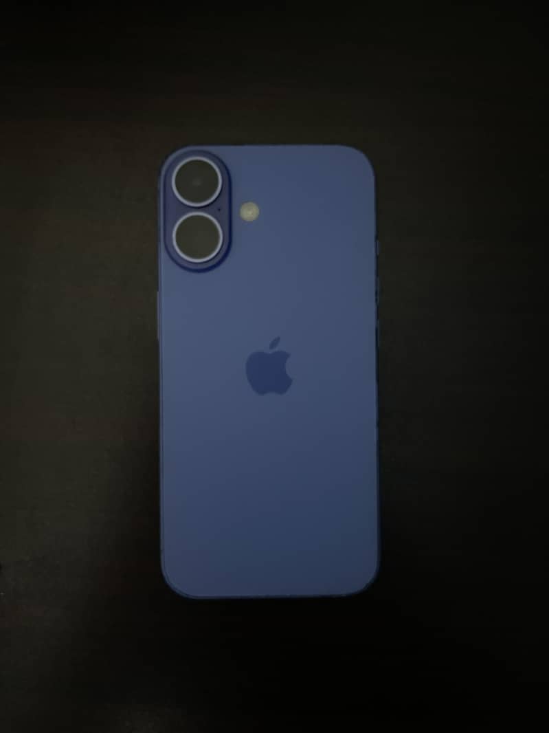 Apple iPhone 16 3