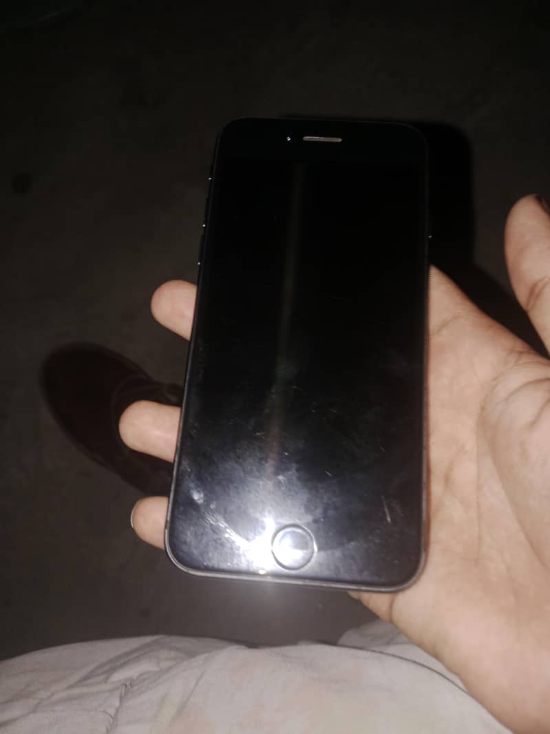 Apple iPhone 8 1