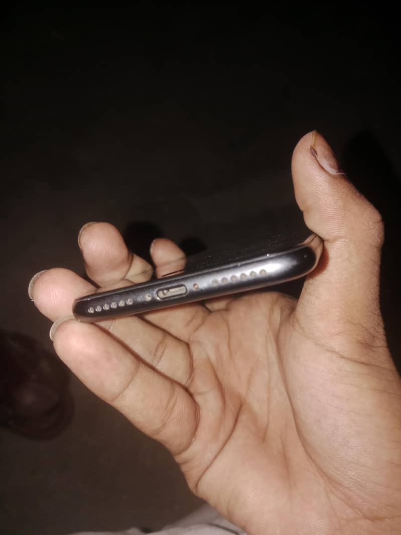 Apple iPhone 8 3