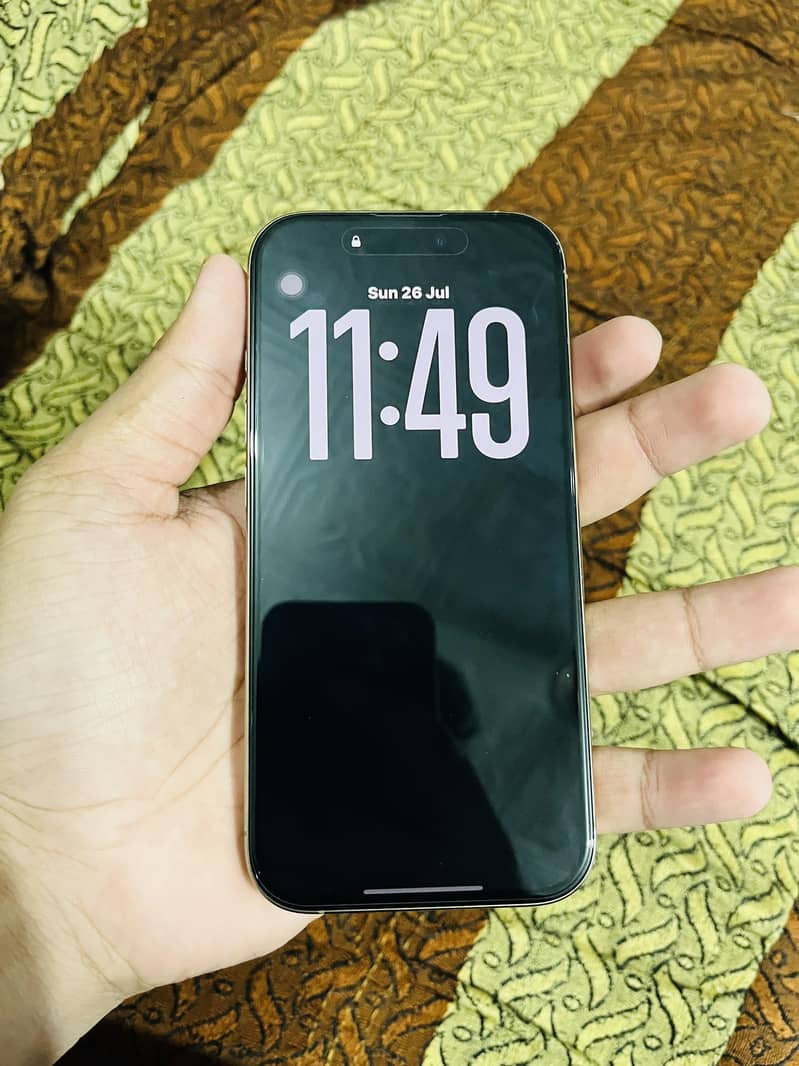 Apple iPhone 16 Pro 1