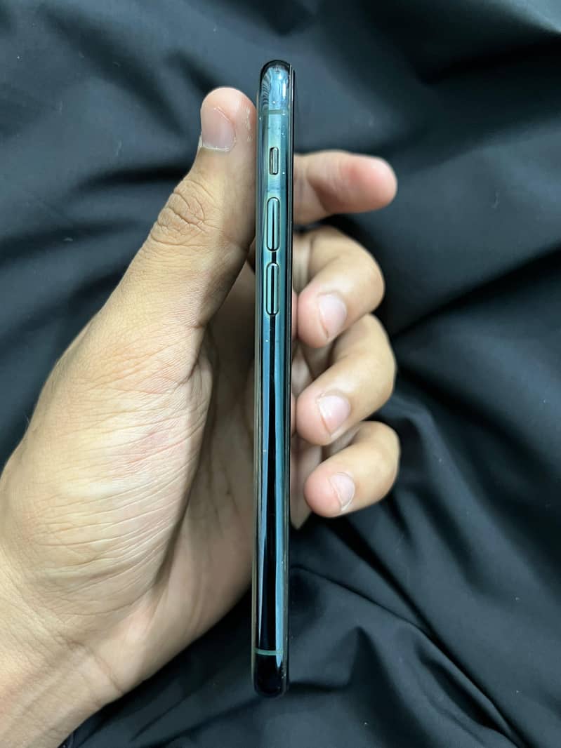 Apple iPhone 11 Pro 2