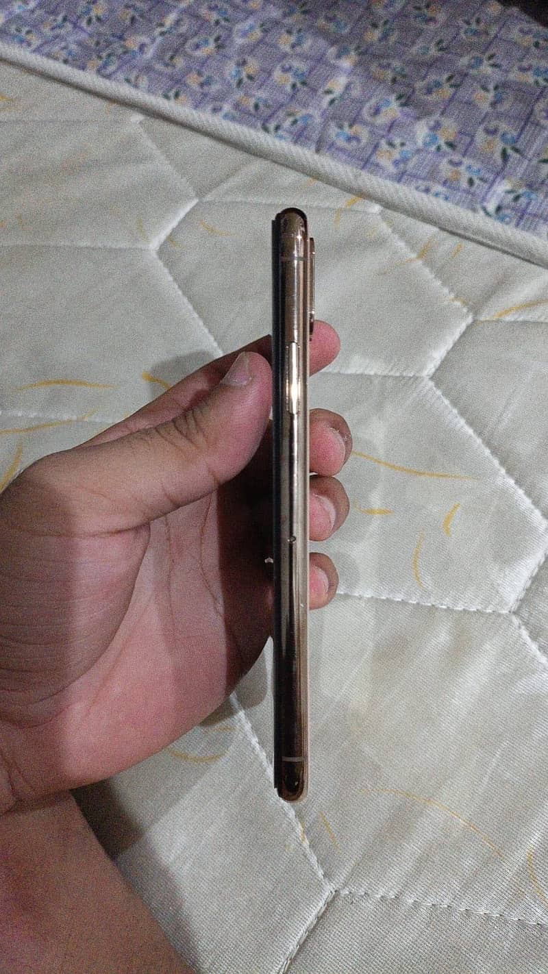 Apple iPhone X 3