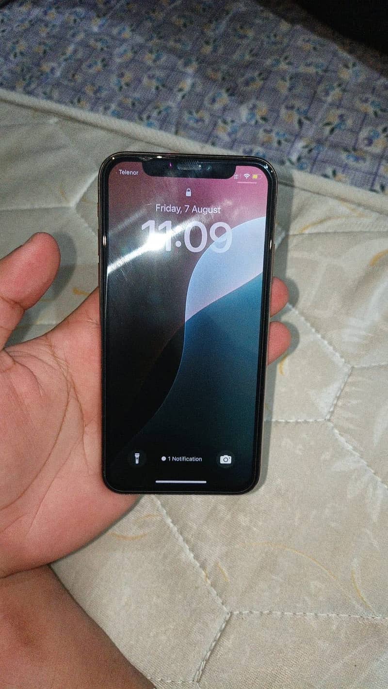 Apple iPhone X 4