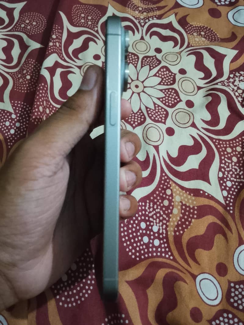 Apple iPhone 15 Pro Max 2