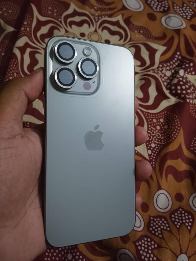 Apple iPhone 15 Pro Max 4