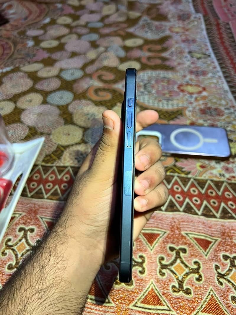 Apple iPhone 15 Pro Max 2