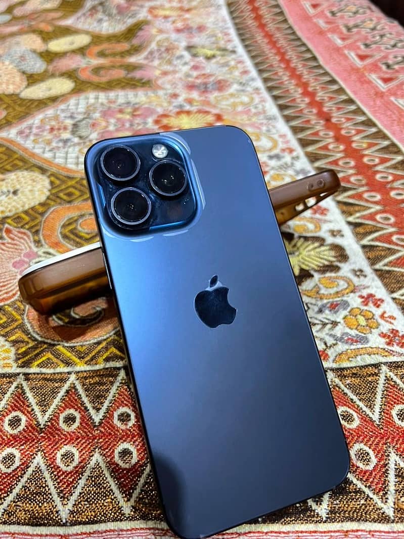 Apple iPhone 15 Pro Max 3