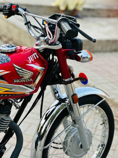 HONDA 125 __ 2025 / TOTAL GENUINE 10 BY 10 CONDITION