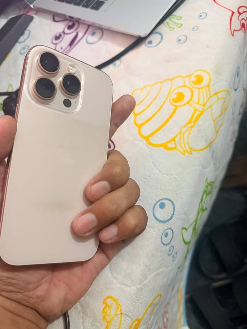 Apple iPhone 16 Pro 0