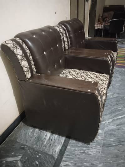 sale 2 sofa of 1 seater and 1 sofa of 3 seater