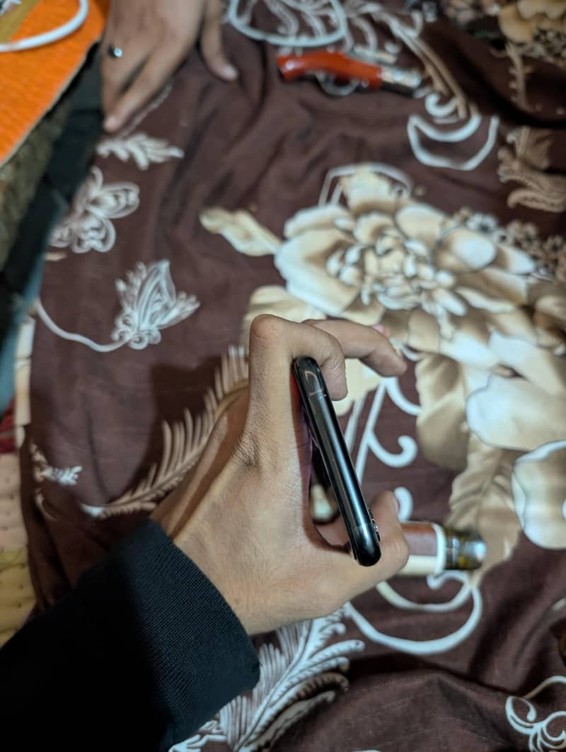Apple iPhone X 5