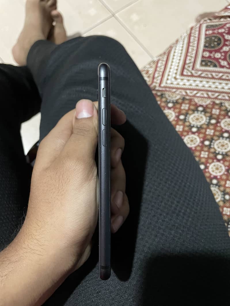 Apple iPhone 8 1