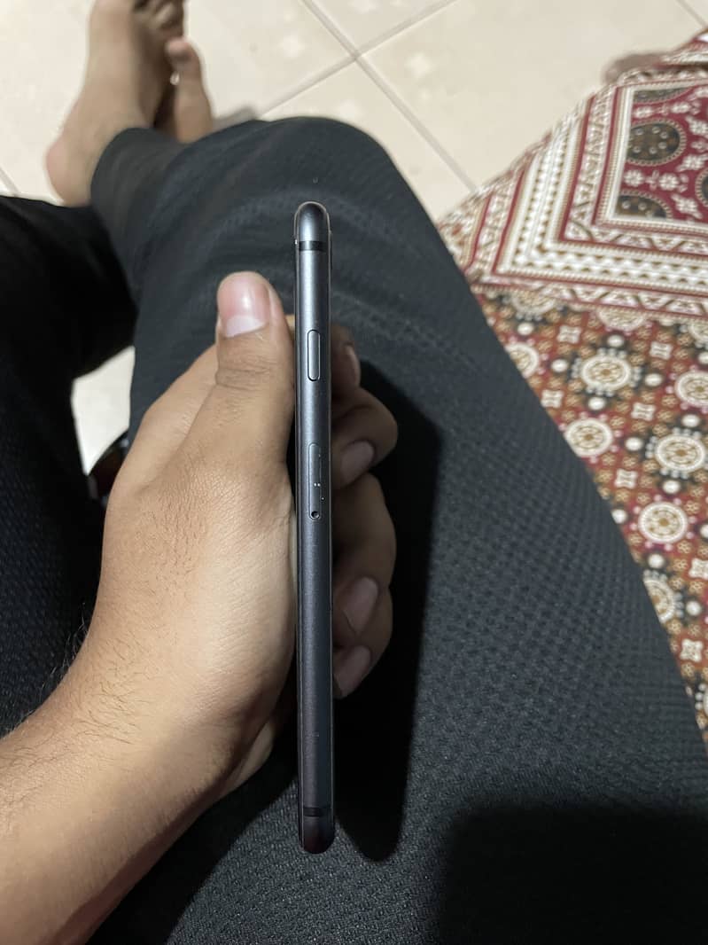 Apple iPhone 8 3