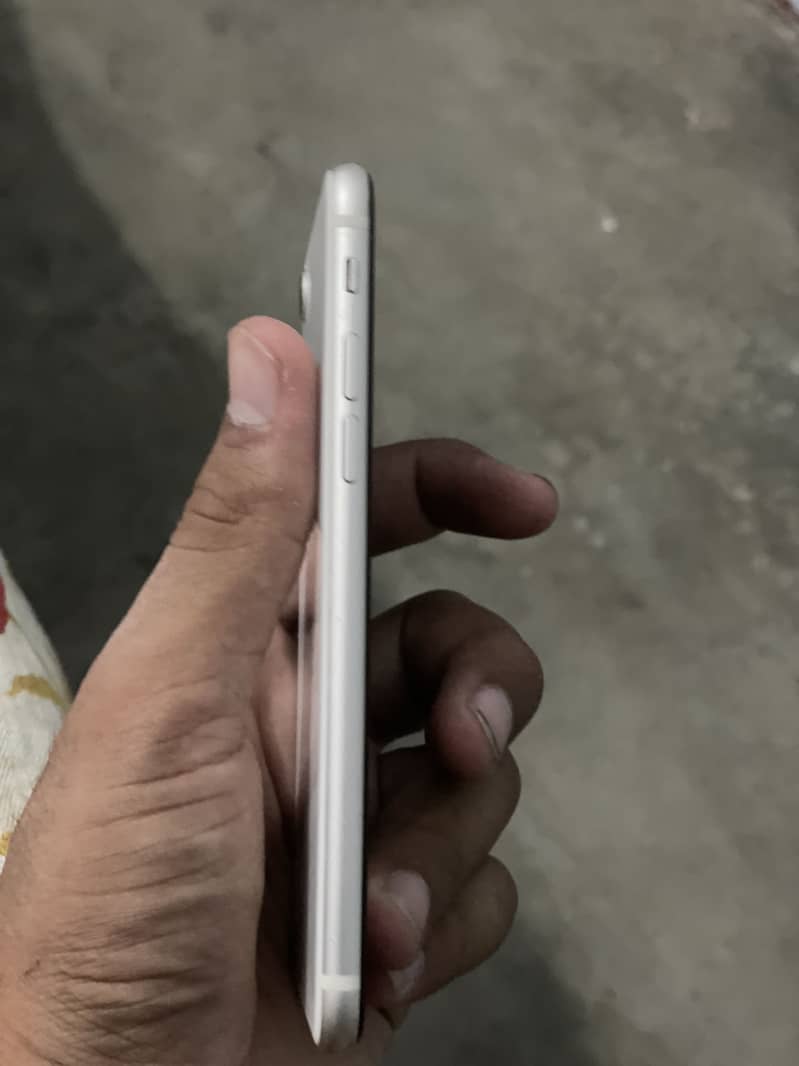 Apple iPhone SE 3rd generation 1