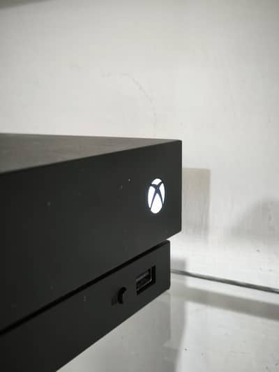 Xbox One X 1TB – Excellent Condition