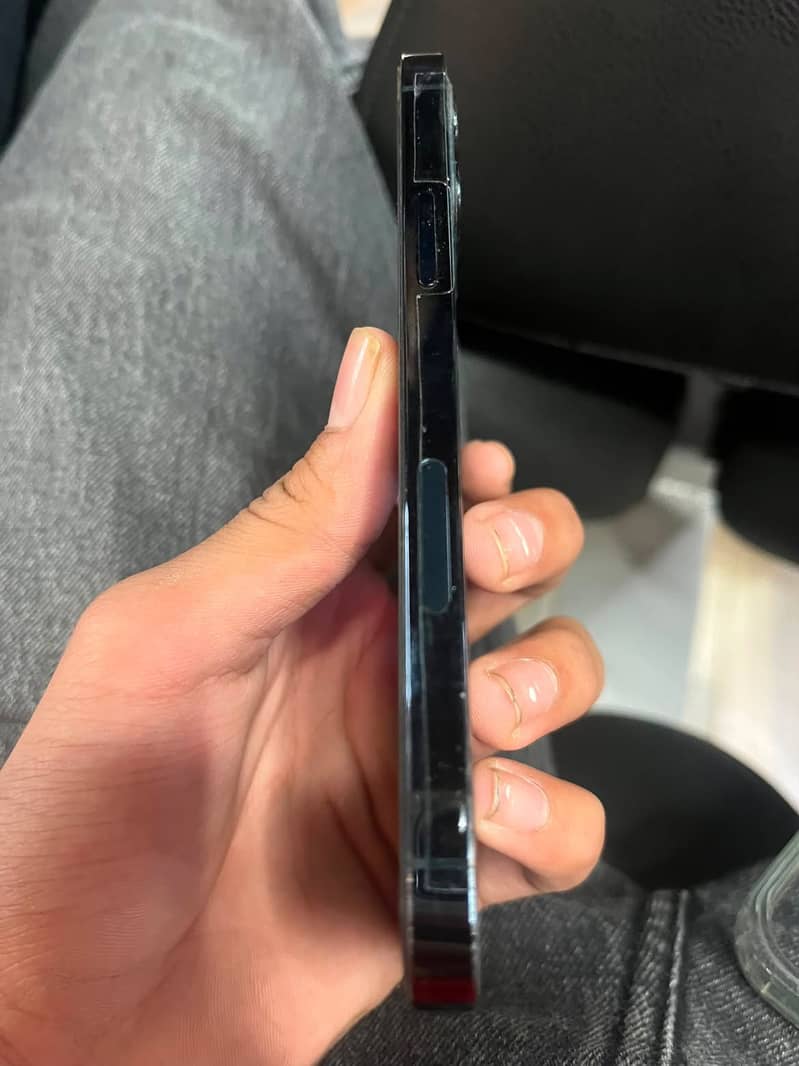 Apple iPhone 12 Pro 3