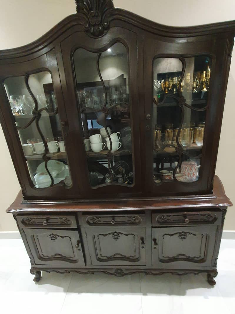 Cabinet 0