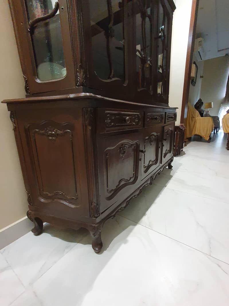 Cabinet 1