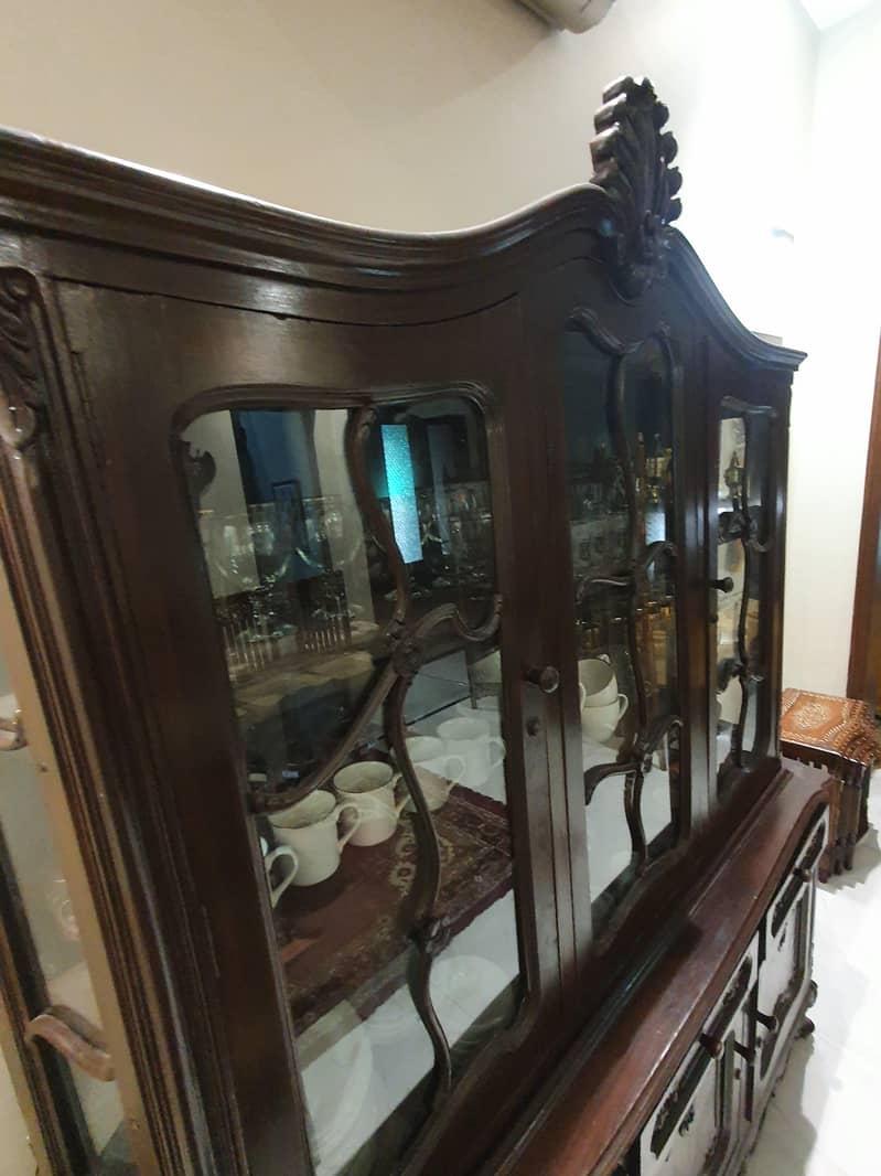 Cabinet 2