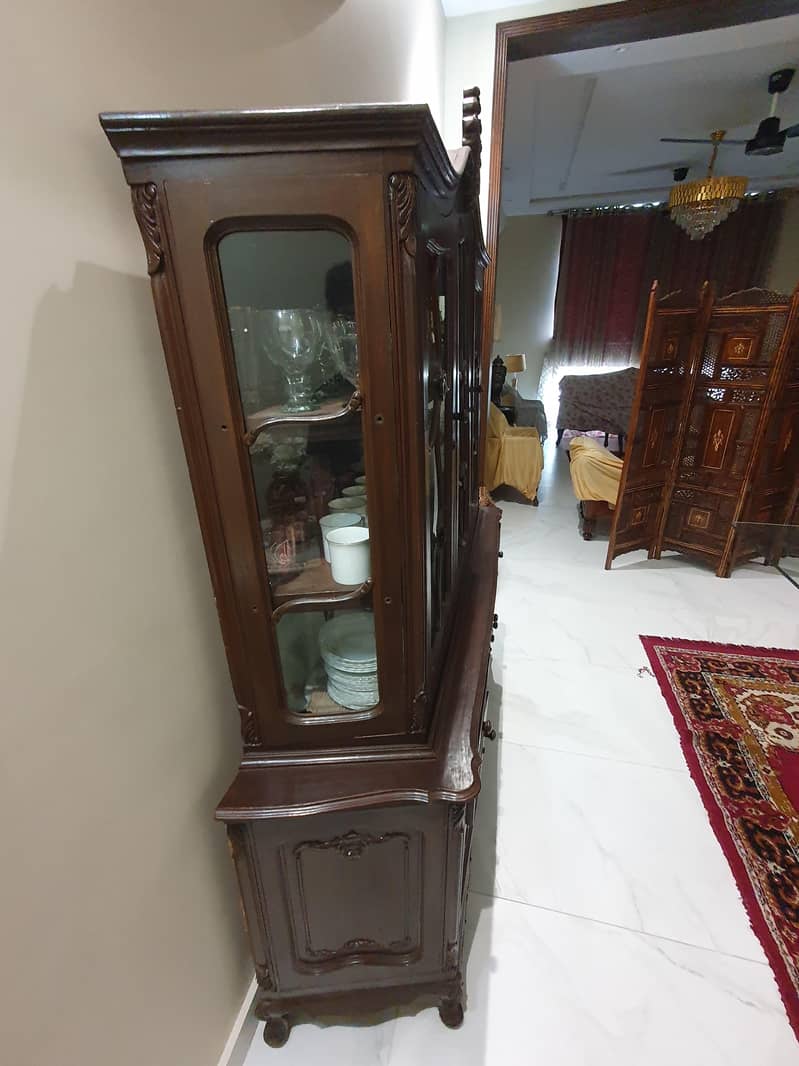 Cabinet 4