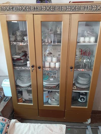 furniture for sale bilkul saaf condition mai  hai.