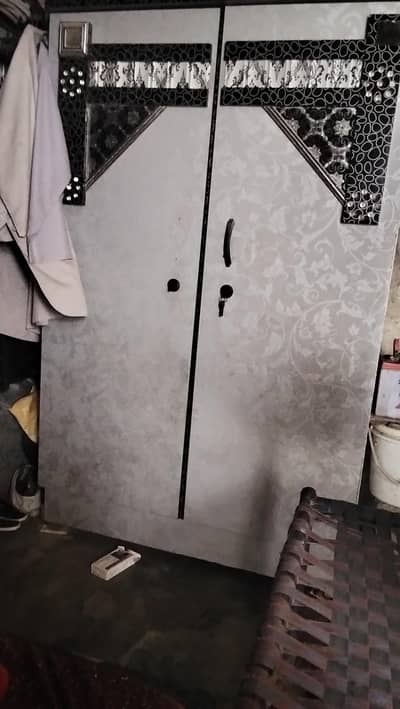 main Apne Wardrobe bechna chahta Hoon