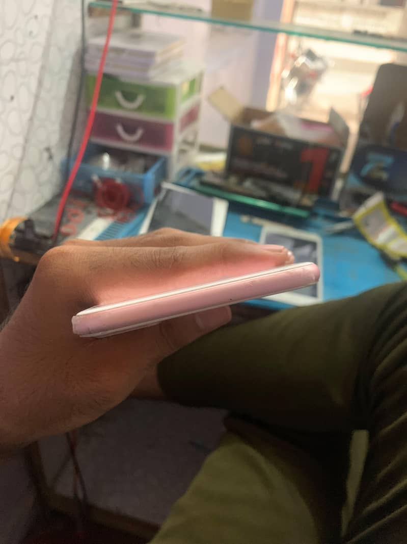 Apple iPhone 7 Plus 3