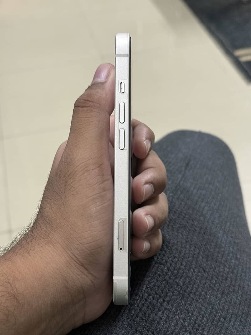 Apple iPhone 13 2