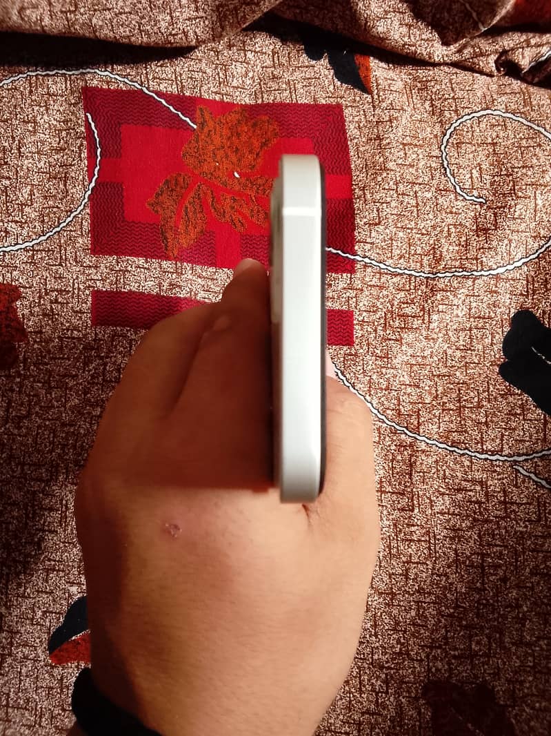 Apple iPhone 12 3