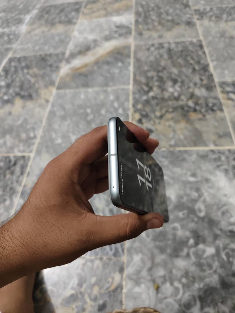Google Pixel 8 4