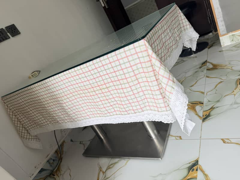 Kitchen table 0