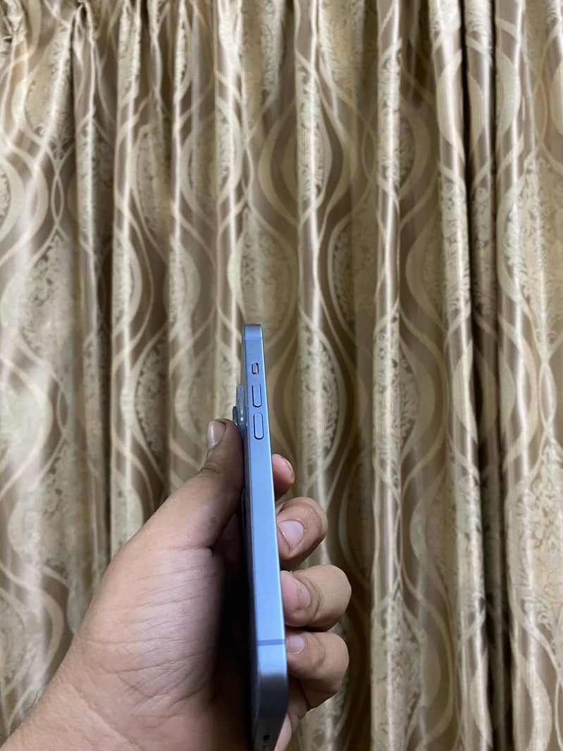 Apple iPhone 14 3