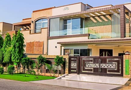 A Beautifully Designed Bungalow With 100 Ft. Wide Approach In An Excellent Location. Close To Airport, Shopping Mall, Metro Cash & Carry, Masjid & Park.
