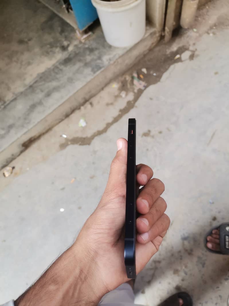Apple iPhone 12 1