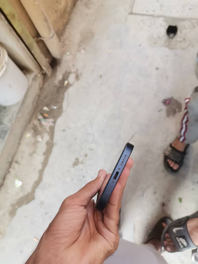 Apple iPhone 12 3