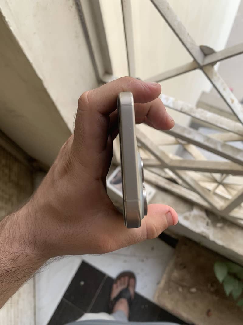 Apple iPhone 15 Pro Max 1