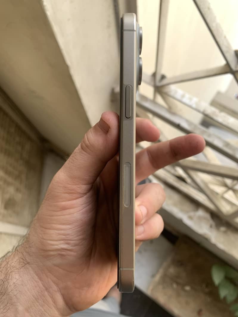 Apple iPhone 15 Pro Max 3