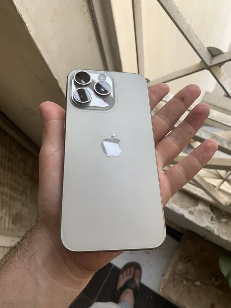 Apple iPhone 15 Pro Max 5