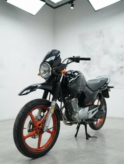 Yamaha YBR 125G - 2017 Model (Black/Orange) | Smooth Drive