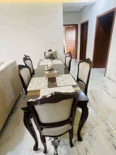Dining table 8 person , console table for buffet hosting and crockery
