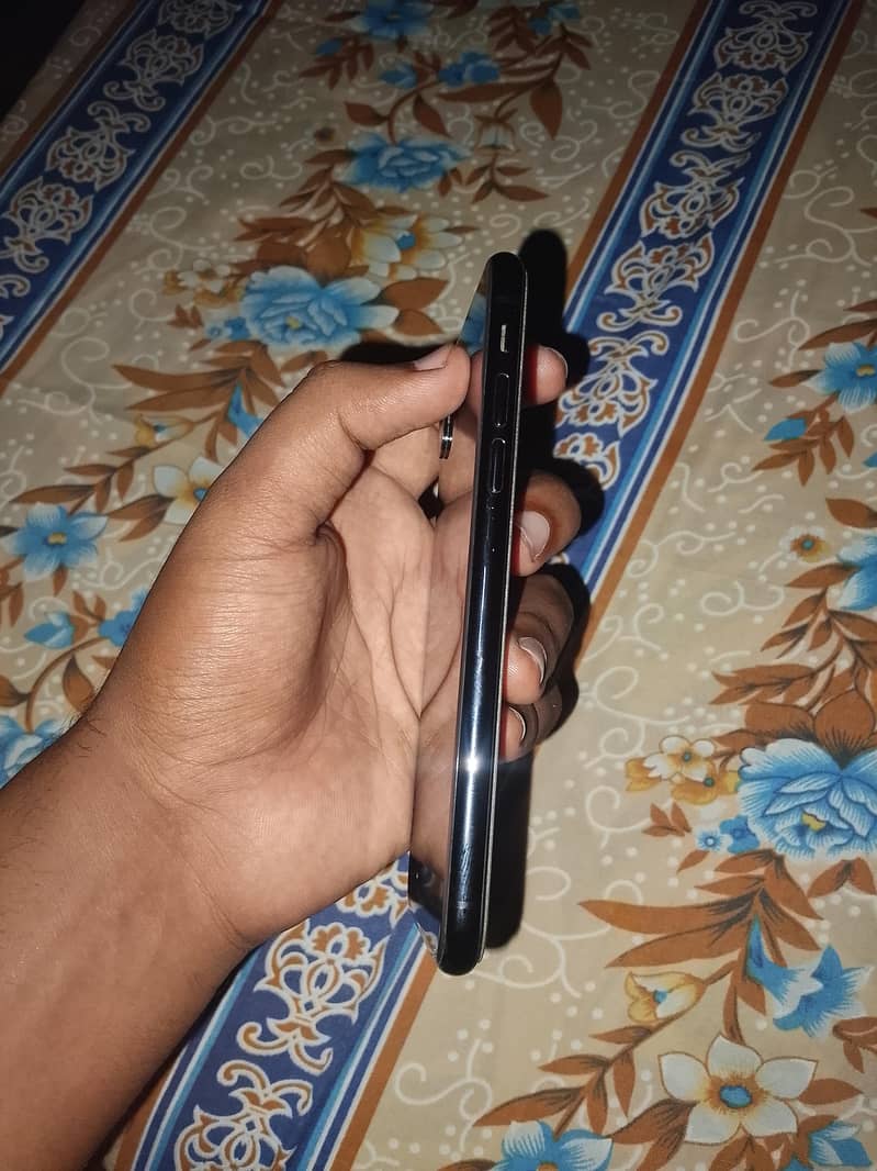 Apple iPhone X 4