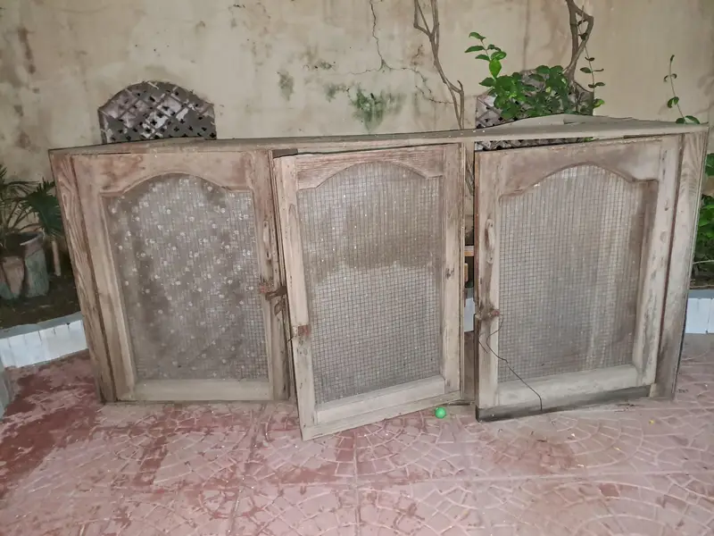 Carpenter make pigeons cage with Japanese wood. — photo 3