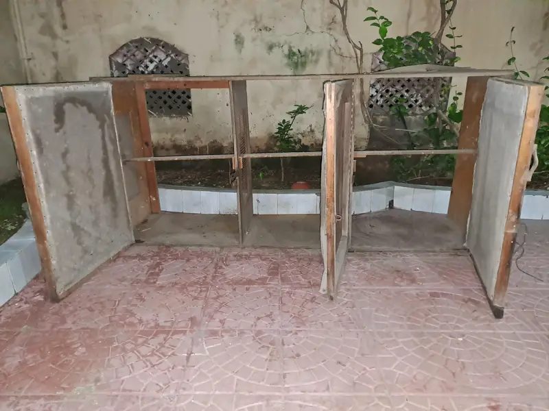 Carpenter make pigeons cage with Japanese wood. — photo 4