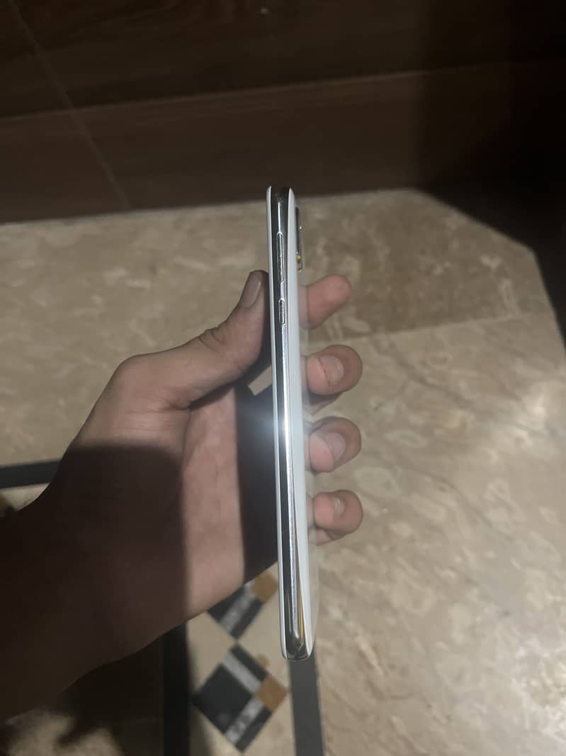 Sharp Aquos R2 0