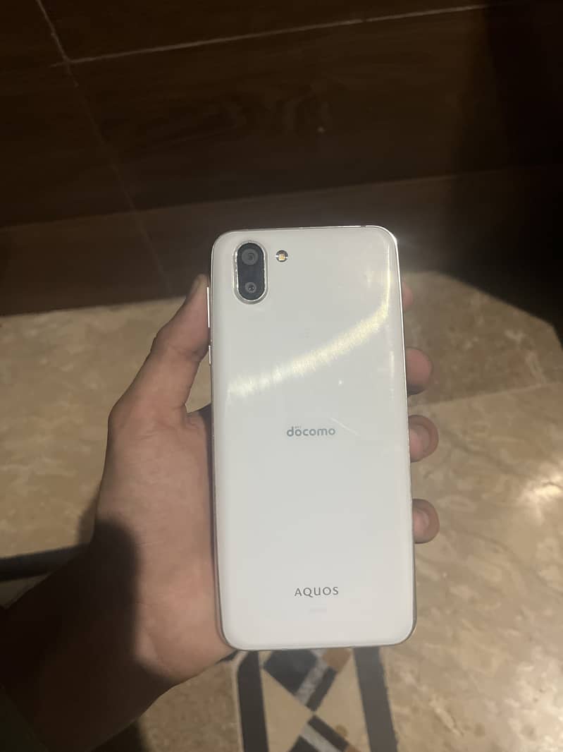 Sharp Aquos R2 1
