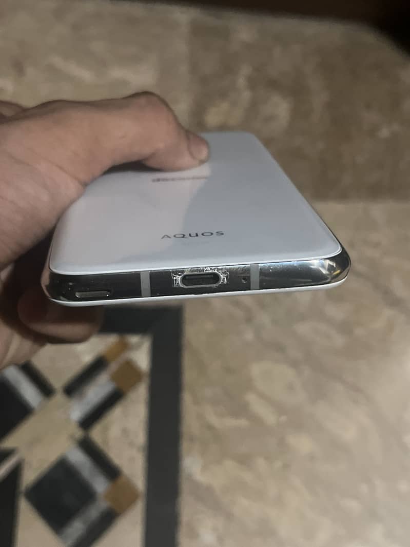 Sharp Aquos R2 2
