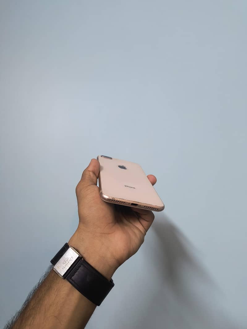 Apple iPhone 8 Plus 3