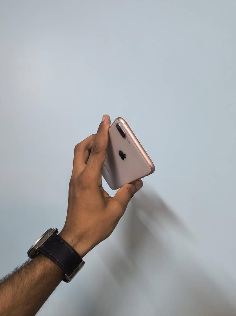 Apple iPhone 8 Plus 5